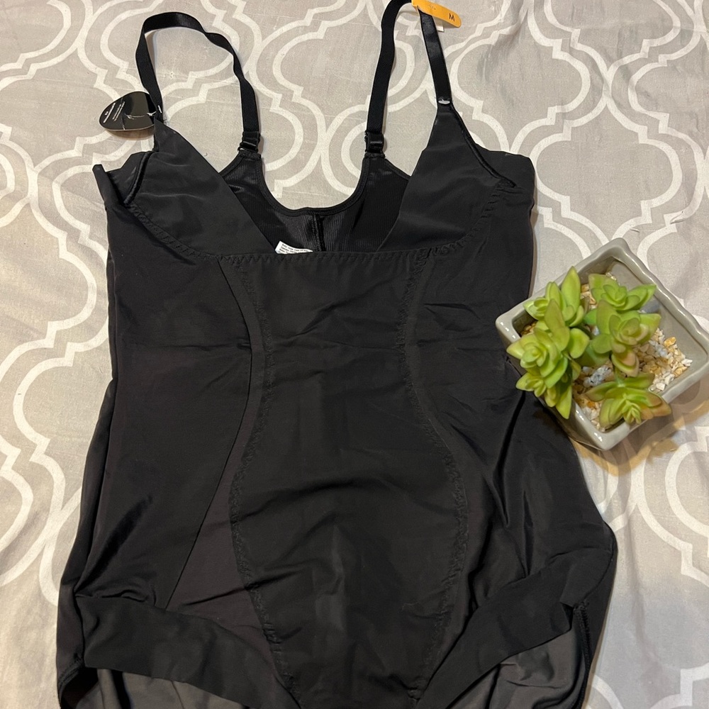 Shape wear Maidenform Flexees Wear-Your-Own-bra.. size M